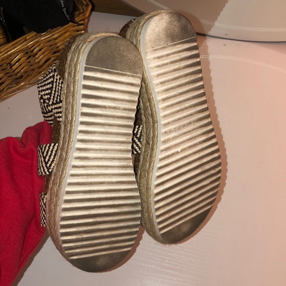 Platform Sandals - Picture 3 of 3